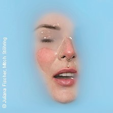 Yaenniver - Nackt auf Tour